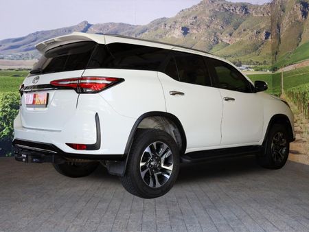 2025-Toyota-Fortuner-28-GD-6-RB-Auto_1
