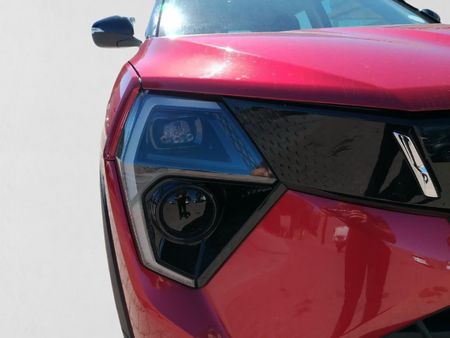 2026-Mahindra-XUV-3XO-12T-AX5_8