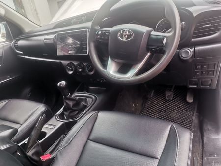 2016-Toyota-Hilux-24-GD-6-4x4-Single-Cab-Diesel-Manual_9