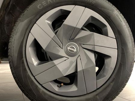 2024-Nissan-Magnite-10-Visia_19