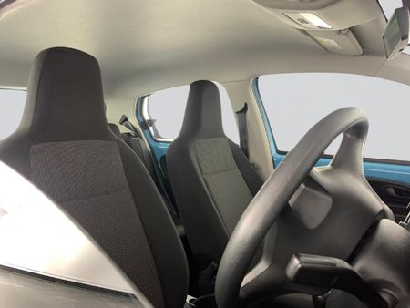 2017-Volkswagen-Up-Take-Up-10-5-dr_17