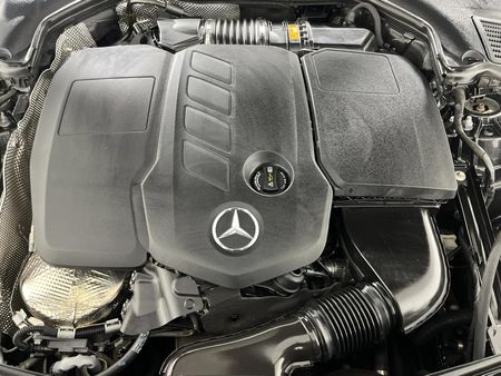 2022-Mercedes-Benz-C-Class-C-220d-Auto_11