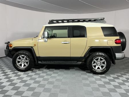 2017-Toyota-FJ-Cruiser-40-V6_16