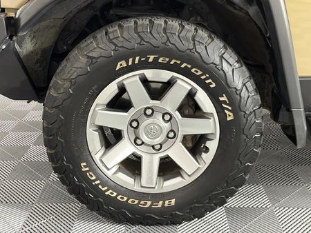 2017-Toyota-FJ-Cruiser-40-V6_2