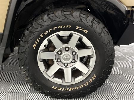 2017-Toyota-FJ-Cruiser-40-V6_3
