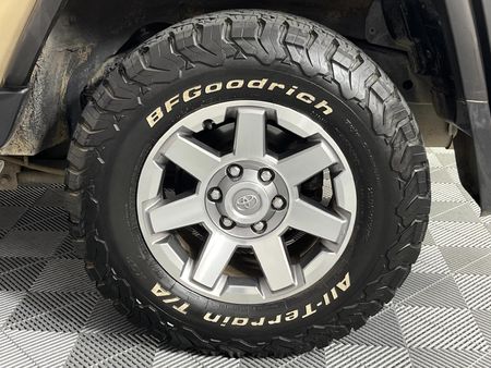 2017-Toyota-FJ-Cruiser-40-V6_4