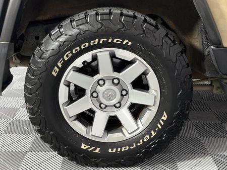 2017-Toyota-FJ-Cruiser-40-V6_5