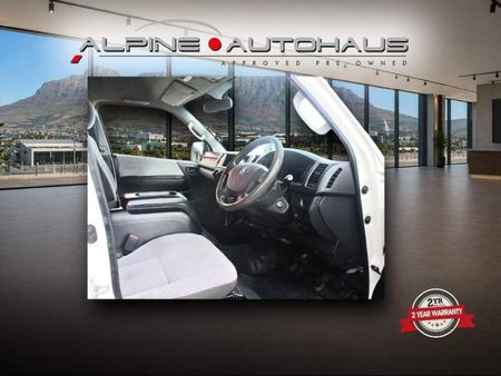 2023-Toyota-Quantum-25-D-4D-14-seat_9
