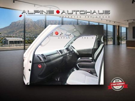2023-Toyota-Quantum-25-D-4D-14-seat_10