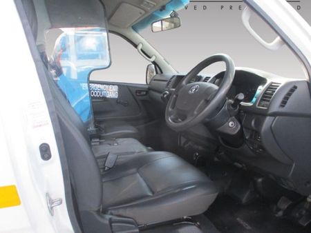 2023-Toyota-Quantum-25-D-4D-14-seat_17