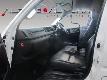 2023-Toyota-Quantum-25-D-4D-14-seat_18