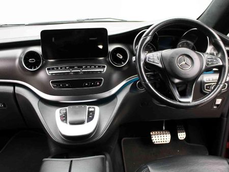 2021-Mercedes-Benz-V-Class-V-300d-Exclusive_10