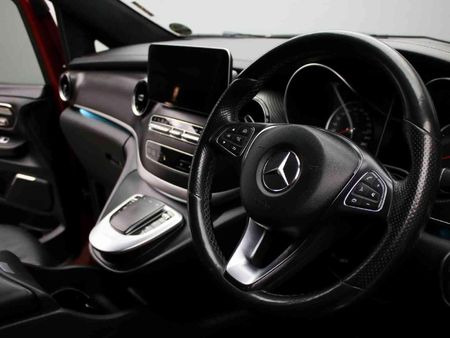 2021-Mercedes-Benz-V-Class-V-300d-Exclusive_11