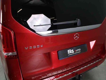 2021-Mercedes-Benz-V-Class-V-300d-Exclusive_14