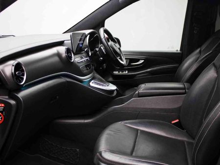 2021-Mercedes-Benz-V-Class-V-300d-Exclusive_7