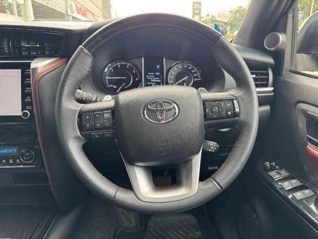 2025-Toyota-Fortuner-28-GD-6-RB-Auto_18