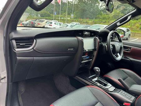 2025-Toyota-Fortuner-28-GD-6-RB-Auto_19