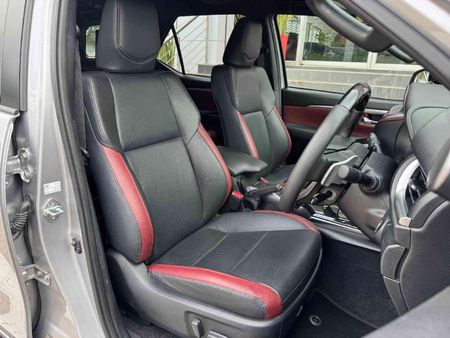 2025-Toyota-Fortuner-28-GD-6-RB-Auto_20