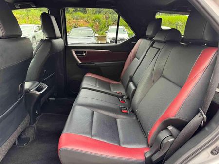 2025-Toyota-Fortuner-28-GD-6-RB-Auto_21
