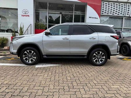 2025-Toyota-Fortuner-28-GD-6-RB-Auto_23