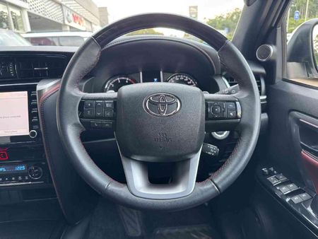 2025-Toyota-Fortuner-28-GD-6-RB-Auto_15