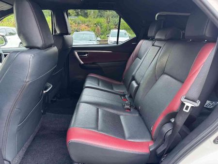 2025-Toyota-Fortuner-28-GD-6-RB-Auto_20
