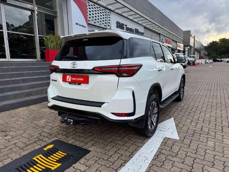 2025-Toyota-Fortuner-28-GD-6-RB-Auto_4