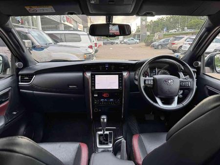 2025-Toyota-Fortuner-28-GD-6-RB-Auto_8