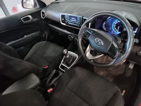 2020-Hyundai-Venue-10-TGDI-Fluid_4