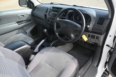 2009-Toyota-Hilux-25-D-4D-SRX-Raised-Body-Single-Cab_9