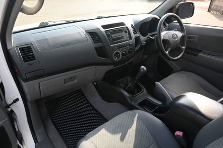 2009-Toyota-Hilux-25-D-4D-SRX-Raised-Body-Single-Cab_11
