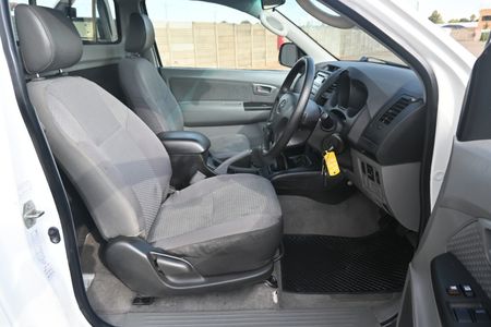 2009-Toyota-Hilux-25-D-4D-SRX-Raised-Body-Single-Cab_8