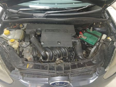 2012-Ford-Figo-14-Ambiente_9
