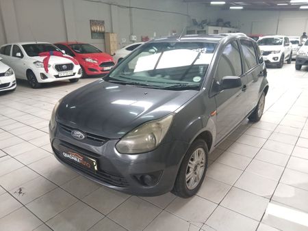 2012-Ford-Figo-14-Ambiente_1