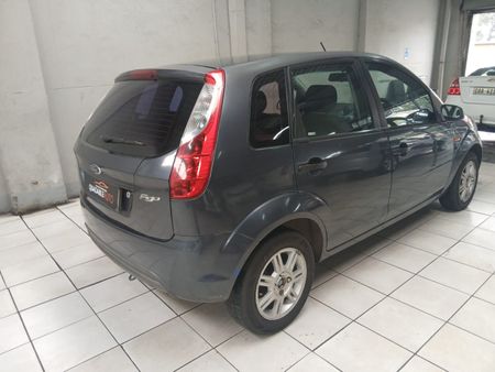 2012-Ford-Figo-14-Ambiente_3