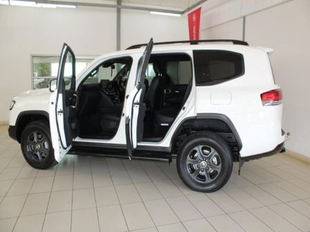 2023-Toyota-Land-Cruiser-300-V6-33-D-GR-S_10