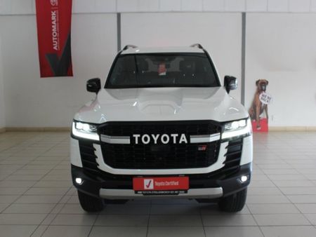 2023-Toyota-Land-Cruiser-300-V6-33-D-GR-S_11