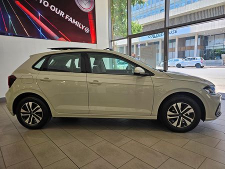 2026-Volkswagen-Polo-10-TSI-Life_11