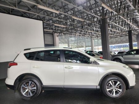 2016-Toyota-RAV4-20-GX_3