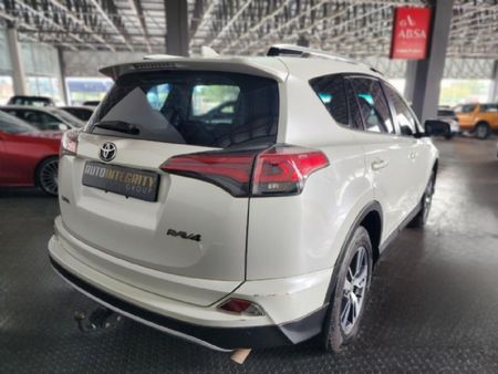 2016-Toyota-RAV4-20-GX_4