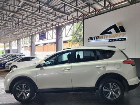 2016-Toyota-RAV4-20-GX_7