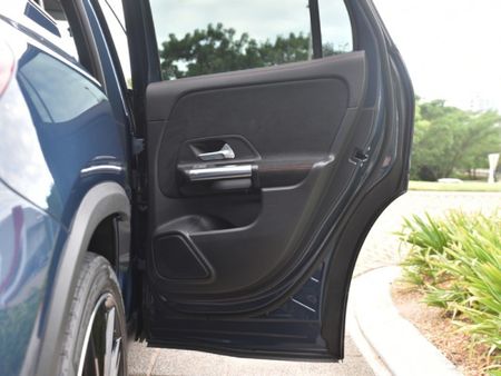 2023-Mercedes-Benz-GLA-200-Progressive-Auto_6