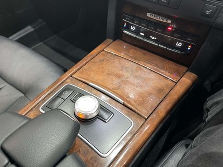 2012-Mercedes-Benz-E-Class-E-300-Elegance_9