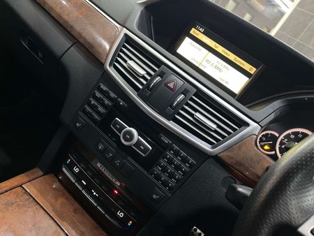 2012-Mercedes-Benz-E-Class-E-300-Elegance_10