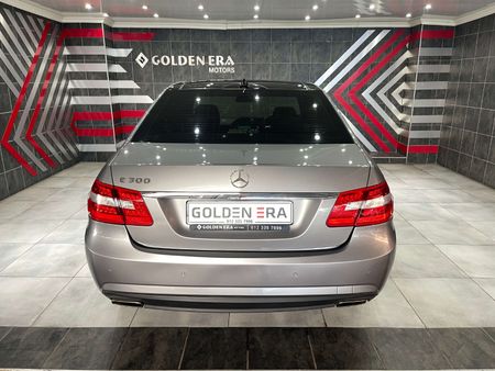 2012-Mercedes-Benz-E-Class-E-300-Elegance_17