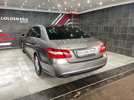 2012-Mercedes-Benz-E-Class-E-300-Elegance_19
