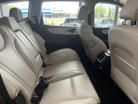 2026-Mahindra-XUV-700-20-AX7L-Auto-7-Seat_15