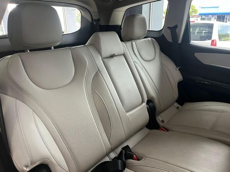 2026-Mahindra-XUV-700-20-AX7L-Auto-7-Seat_18