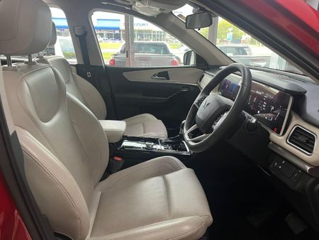2026-Mahindra-XUV-700-20-AX7L-Auto-7-Seat_19