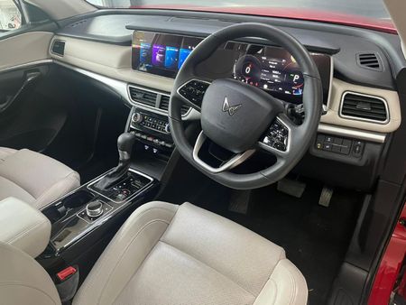2026-Mahindra-XUV-700-20-AX7L-Auto-7-Seat_23